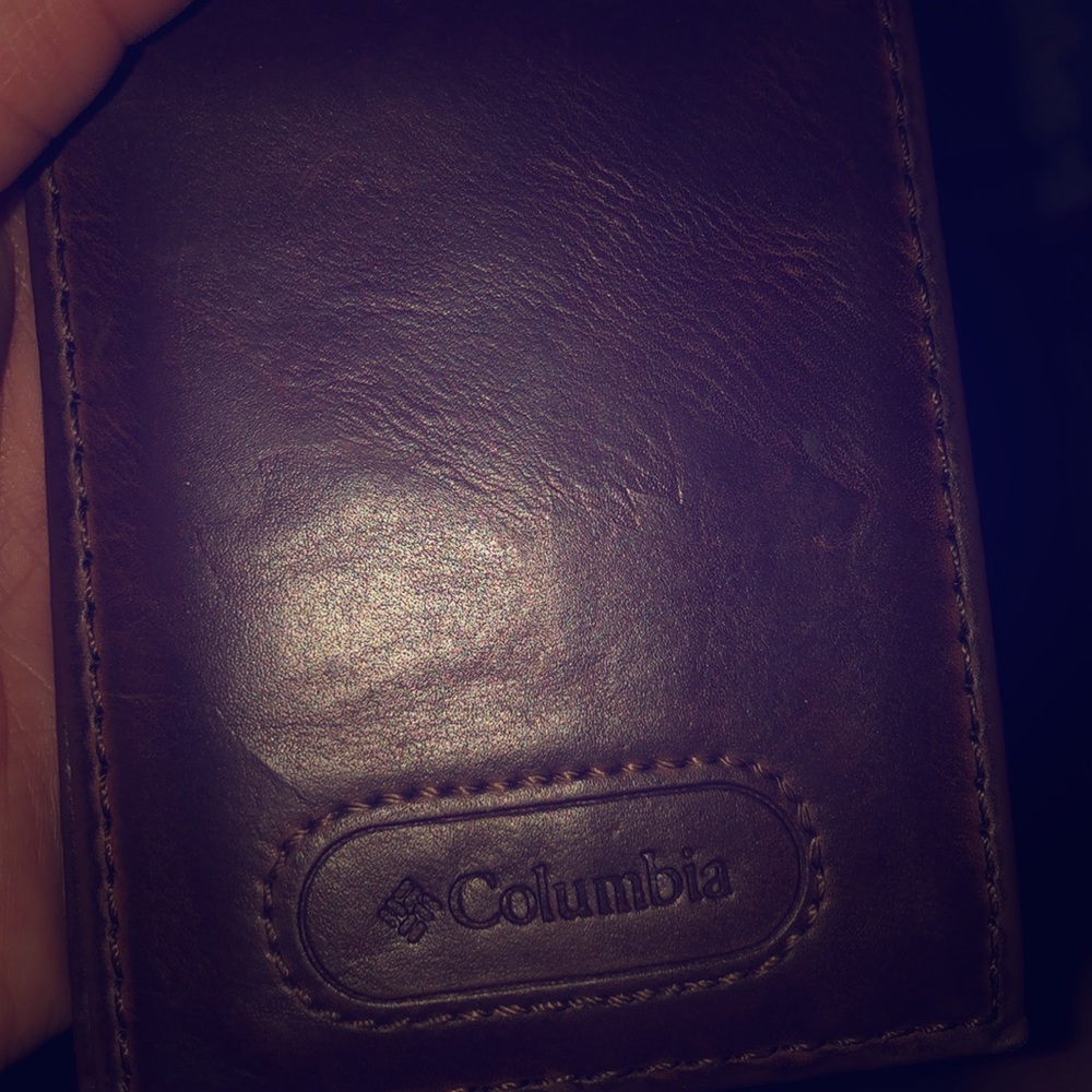 Columbia wallet